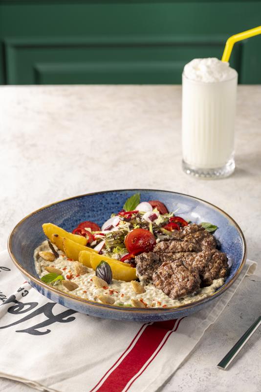 Hellimli ve Beğendili Izgara Köfte