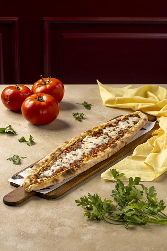 Kıymalı Kaşarlı Pide